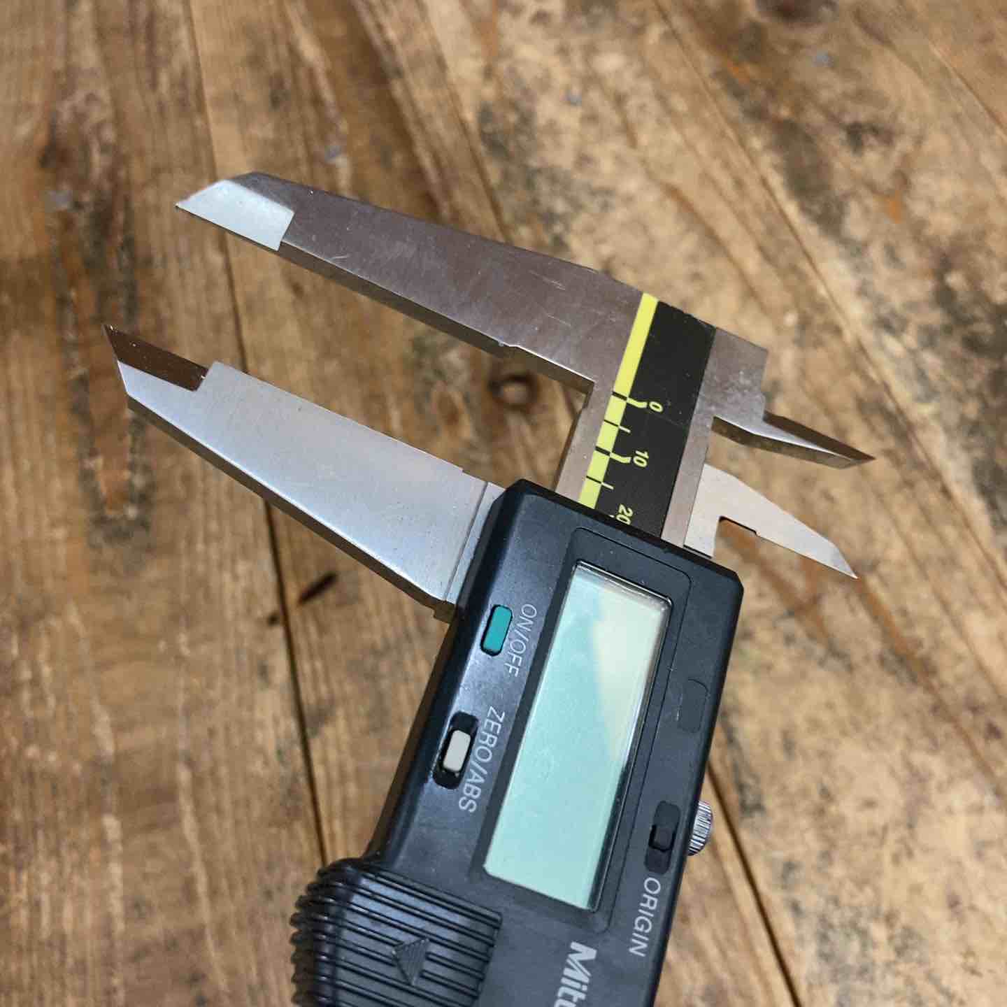 ◇ミツトヨ(Mitutoyo) デジマチックキャリパー CD-30C 300mm 500-153