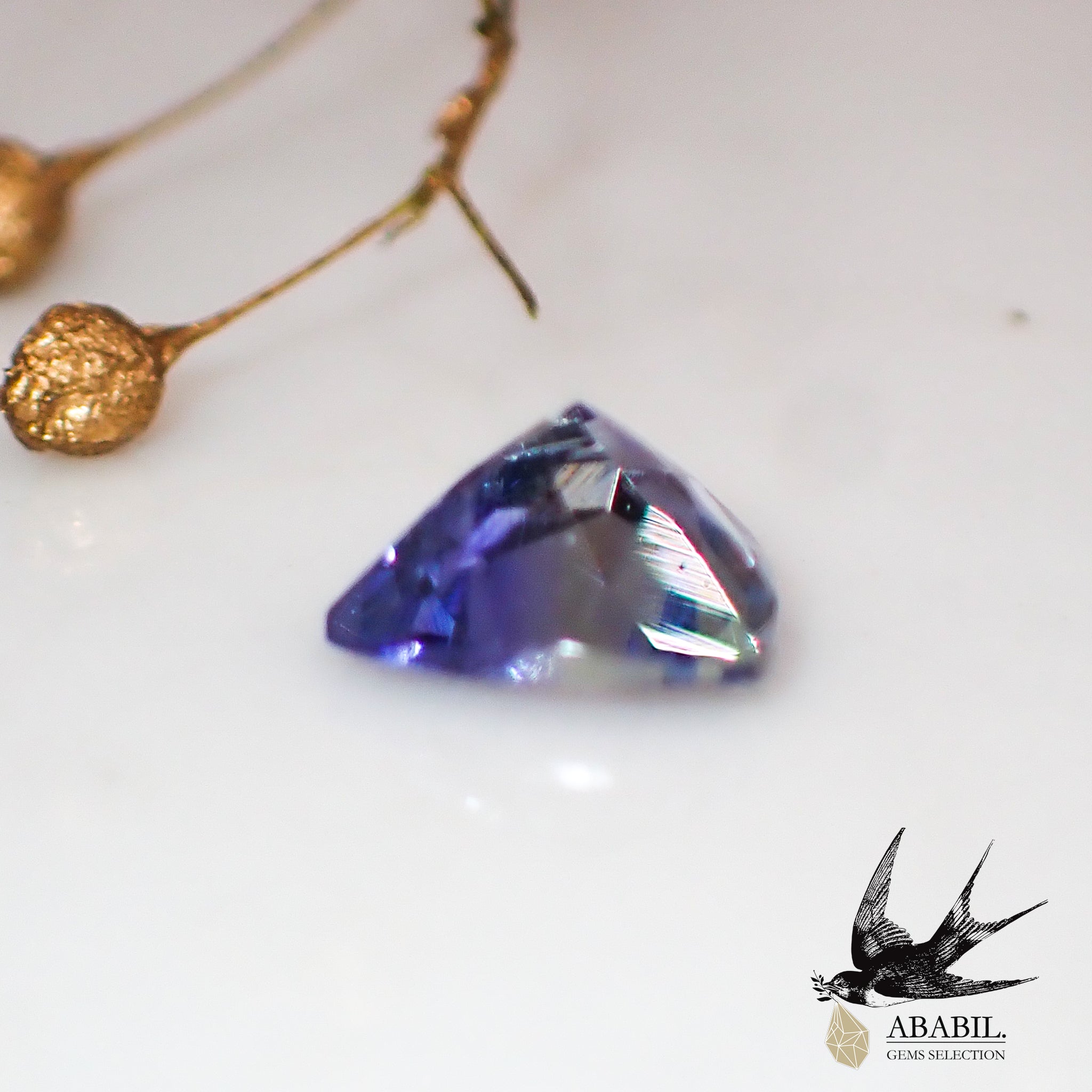 天然バイカラータンザナイト(ゾイサイト)0.55ct【タンザニア】☆多色性