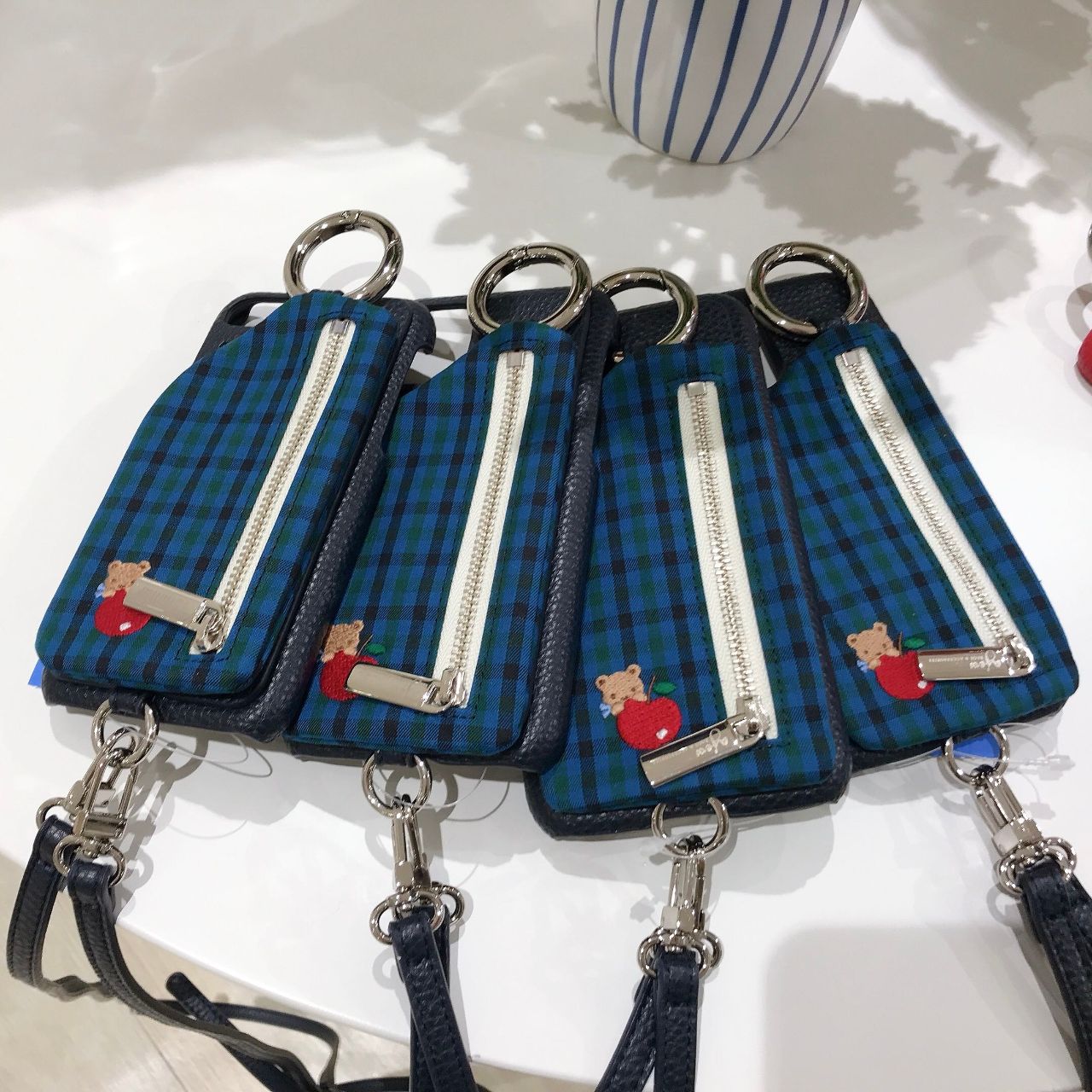 ajew ファミリア iPhoneケース 限定 ファミリア スマホショルダー ajew