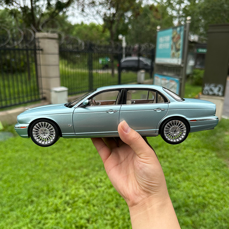 Almost Real AR 1/18 Jaguar XJ6 X350 Car models give gifts to
