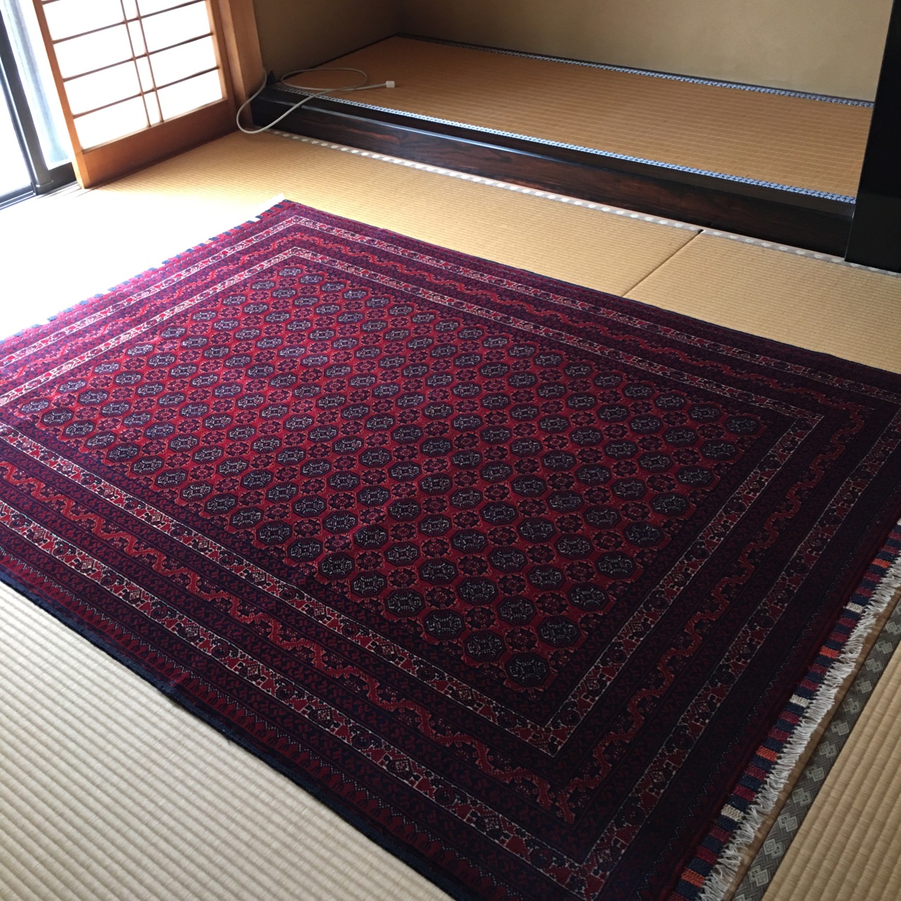 サマルカンド 手織り 草木染め 絨毯 華万華鏡のような赤とオレンジの調和に