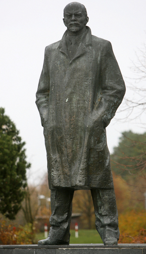 ドイツ北部に注意書き付きのレーニン像 写真5枚 国際ニュース：AFPBB News