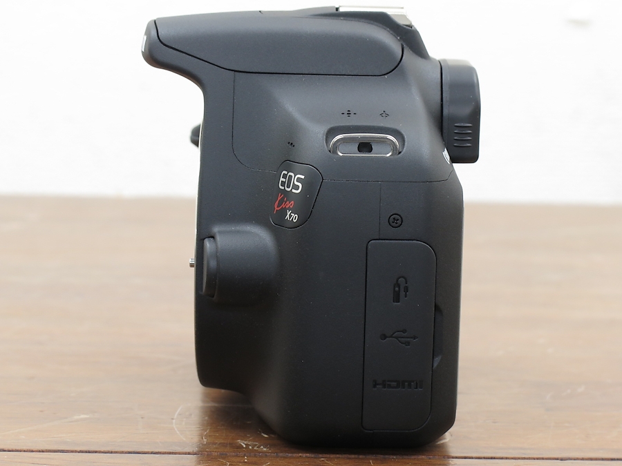 キヤノン Canon EOS Kiss X70 ボディ カメラ 元箱付 @36986 / 中古