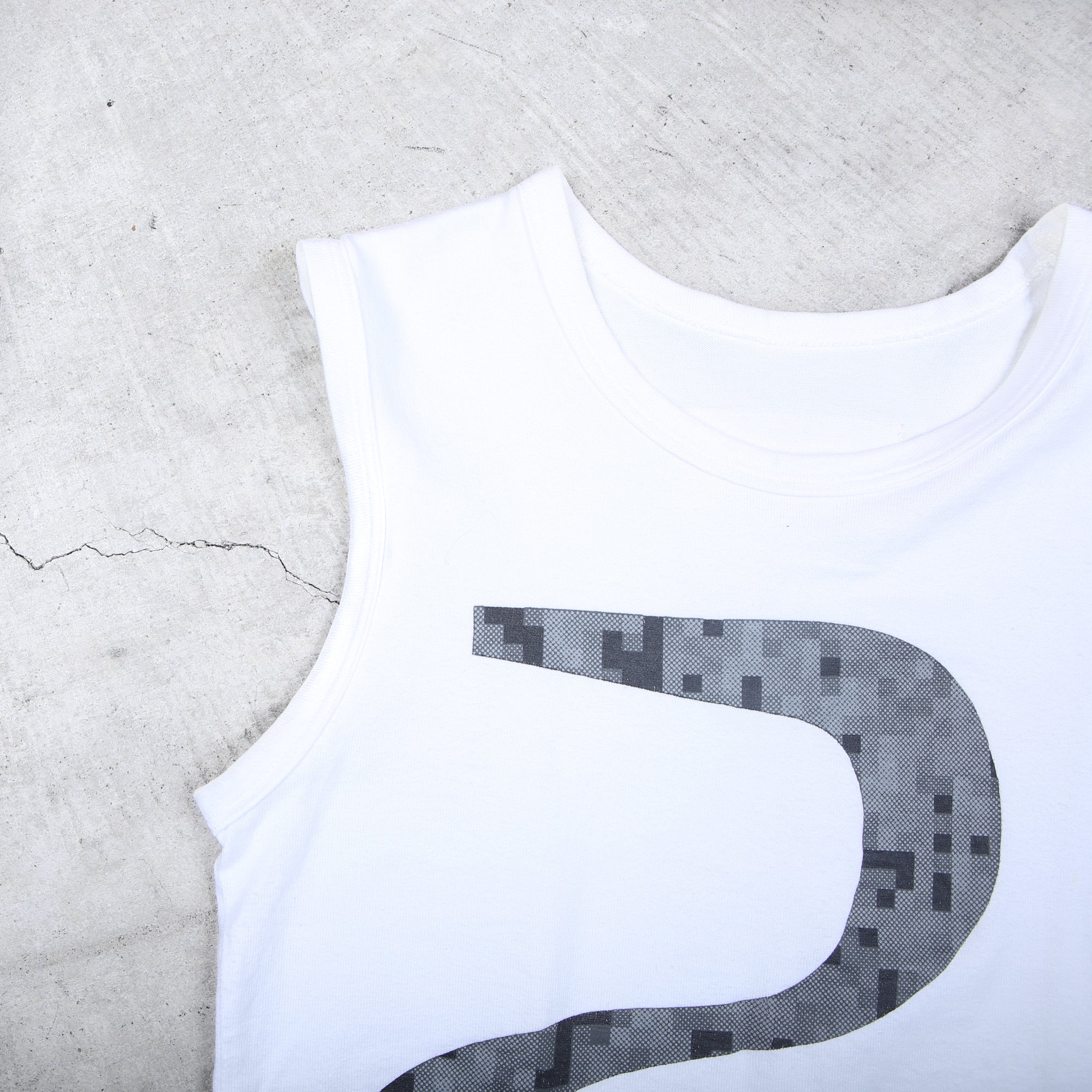 Beauty:Beast Graphic logo Tank Top – akaibu.co
