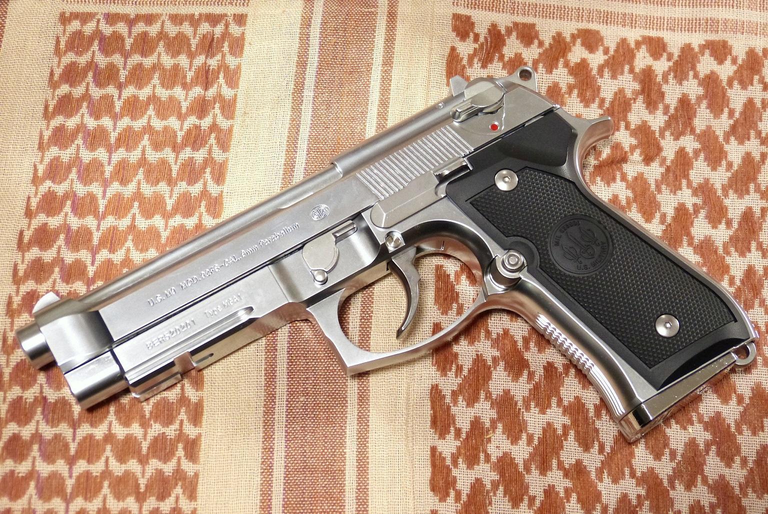 美品 東京マルイサムライエッジ M9A1ガスブローバック 本体とマガジン