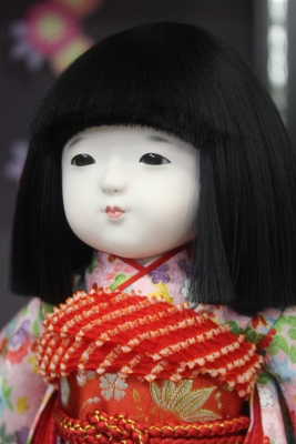 8号（約32センチ）市松人形です。ピンクの正絹の着物が素敵です