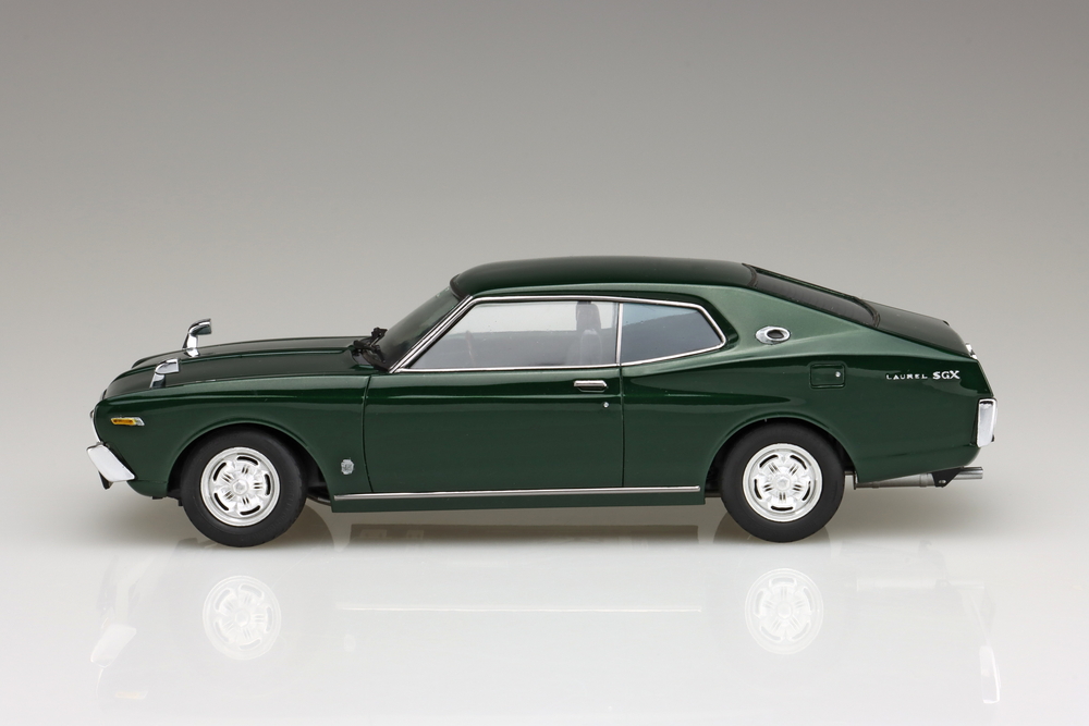 旧車プラモデル完成品C130ローレル1／24 1/24 ニッサン KHC130