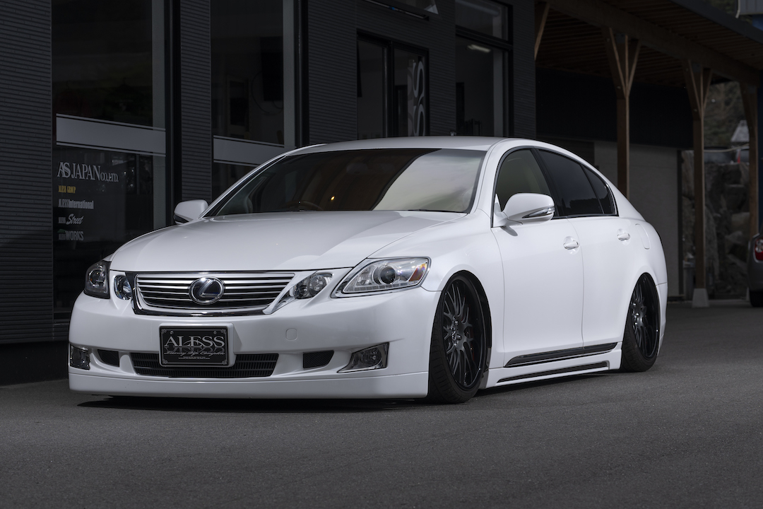 LEXUS GS equipped with parts from popular Japanese manufacturers
