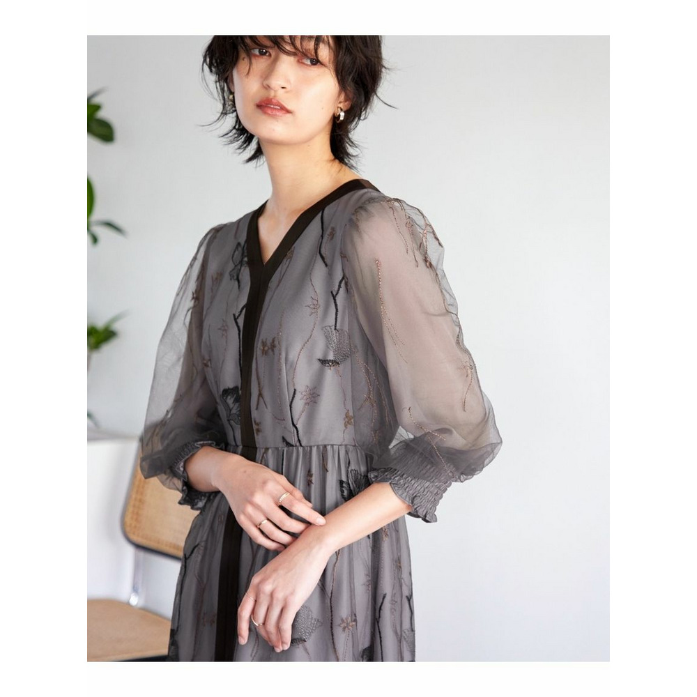 結婚式・パーティー・オケージョンドレス】Vネック刺繍レース