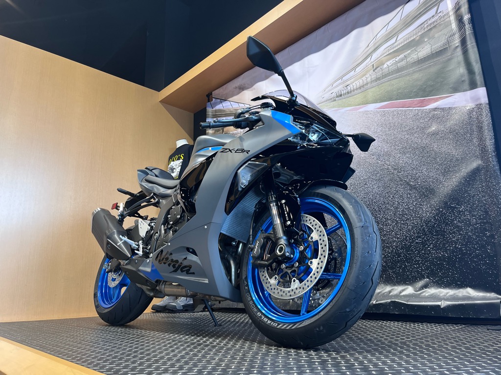 カワサキNinja ZX-6R(新車) 2025年モデル！ダークグレーの艶消し！青い