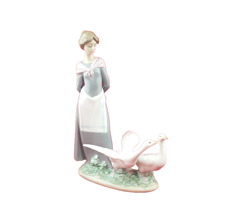 Lladro Porcelain Figurine 5659 - Girl with Geese / Barnyard Scene