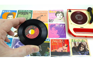 8盤レコード専用ポータブルプレイヤー」を海外のテック系ブログが新た