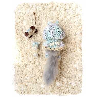 羊毛フェルト猫／チンチラシルバー／うさ耳ポンチョ｜手編みと手芸の