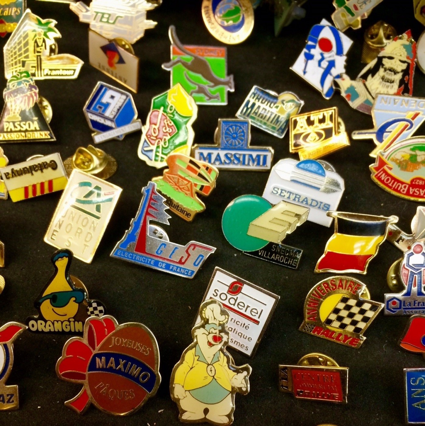 チープ上等、ピンバッジは楽し。 by 中武 康法 | REVIEW | 恋する