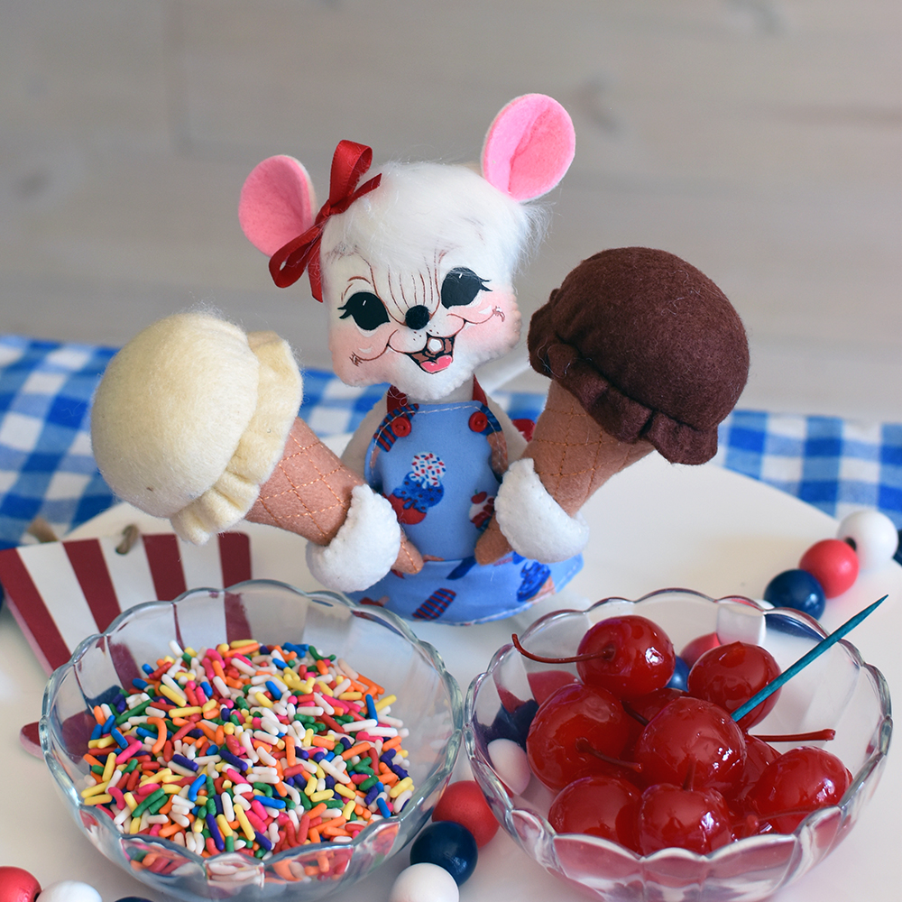 2025 Scoops of Love - Annalee Dolls