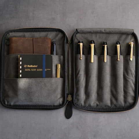 開くたび、ときめく」 文具ポーチ 【栃木レザー】 – &Liebe