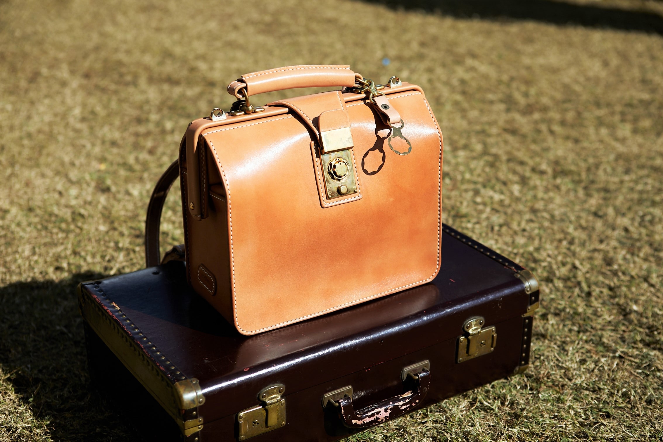 使い込むほどに美しい一級品の革を使ったドクターバッグ-Bag Shop