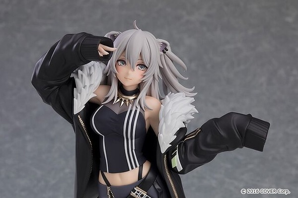 引き締まったお腹とスラリと伸びた足が素晴らしい！ホロライブ・獅白