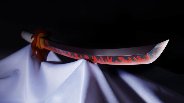 鬼滅の刃」煉獄杏寿郎の“日輪刀”が約1/1スケールで登場！「炎」や日野