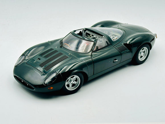1:18 Jaguar XJ 13 -- Green -- AUTOart 73541
