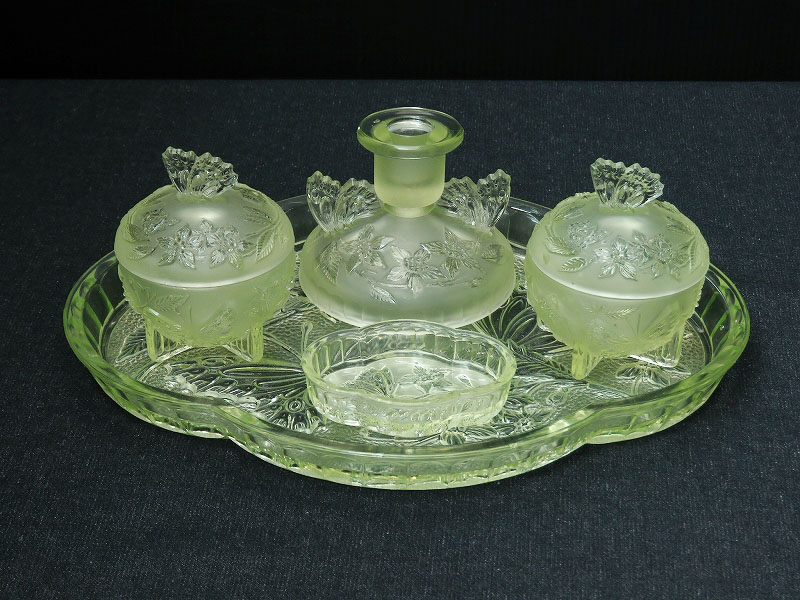 アンティーク家具通販のウランガラス（ヴァセリンガラス） | alver