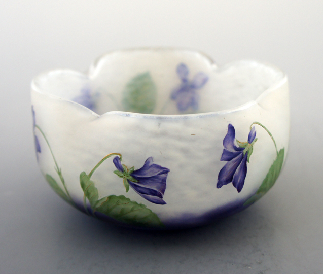 ドーム・ナンシー「スミレ文小鉢」《アンティックかとう》