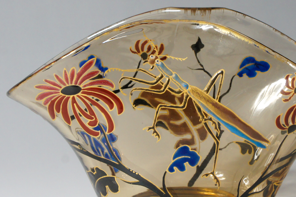 エミール・ガレ「蟷螂文扇形花瓶」《アンティックかとう》