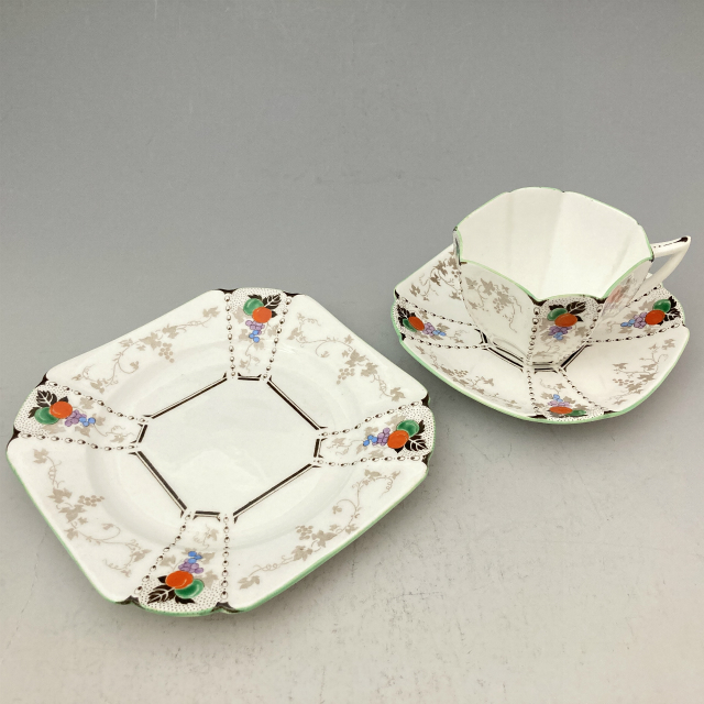 シェリー「クイーンアン ティートリオ – Peaches and Grapes