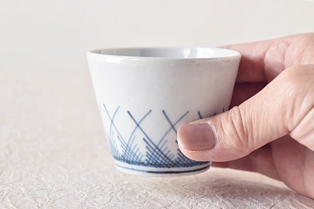 古伊万里 染付 交叉草文 蕎麦猪口 ぐい呑み - 生活骨董と古布の