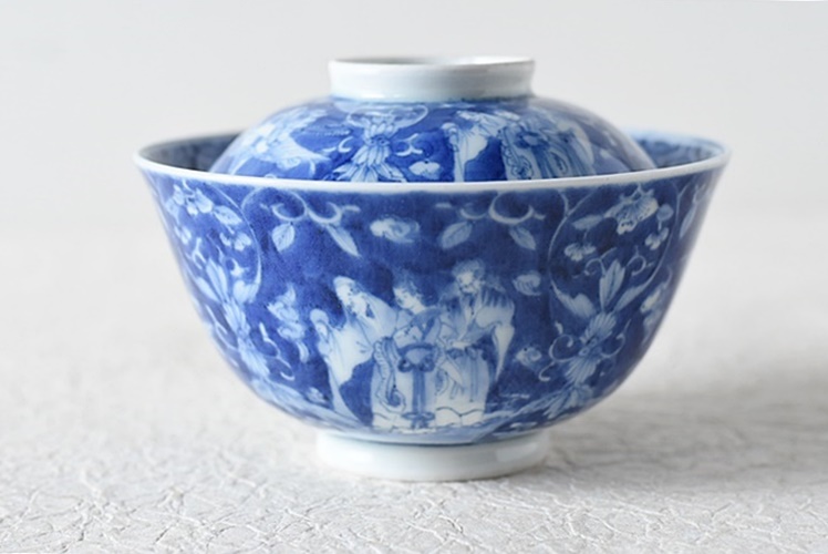 古伊万里 染付 五良大甫 呉祥瑞造 白抜き 人物図 蓋付茶碗 - 生活骨董