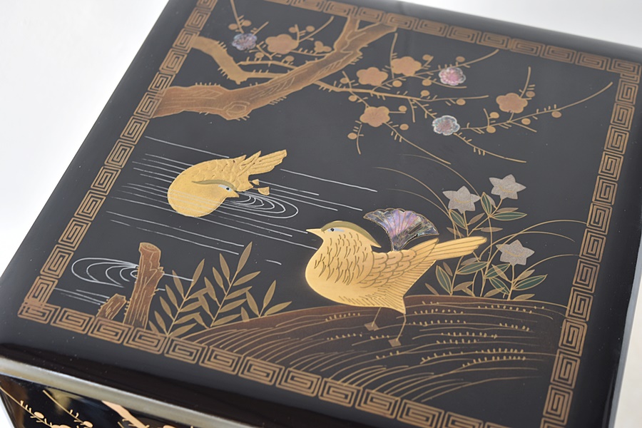 天然木製漆塗 時代漆器 草木花水鳥 螺鈿金蒔絵 四段重箱 共箱付き