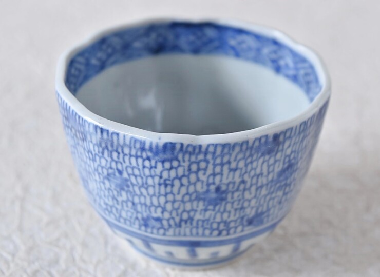 骨董 アンティーク 蕎麦猪口 輪花 染付 微塵唐草文様 フリル カップ