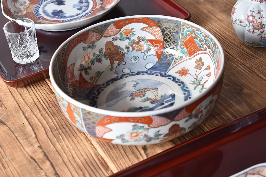 古伊万里 色絵唐獅子三ツ鉢 大中小 珍しい絵付 人物画 二重高台 古