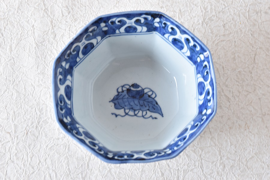 伊万里 染付 扇面 山水 八角鉢 - 生活骨董と古布のアンティーク