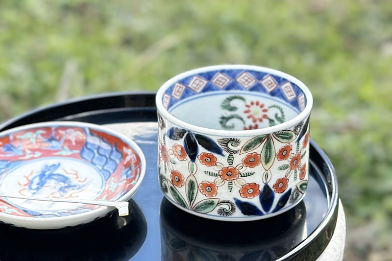 古伊万里 色絵 草花模様 かなり大きめ半筒蕎麦猪口 - 生活骨董と古布の