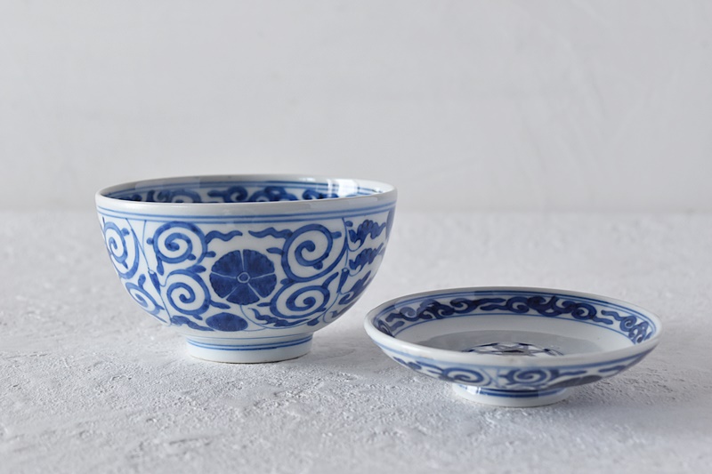 茶碗□明朝染付碗 第参号 唐物 平茶碗 骨董品 古い平鉢 花唐草紋 古玩