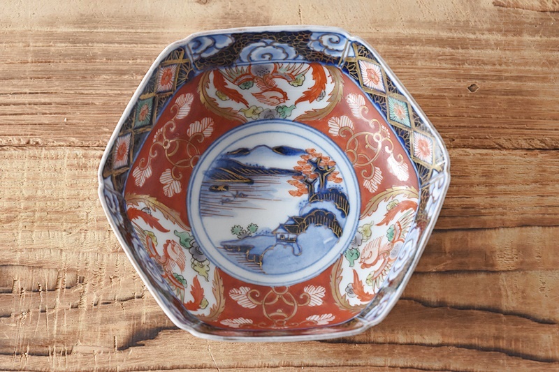 大聖寺伊万里 金襴 金唐草に青海波の図 描分八角6寸皿 2枚 079AS-CQe