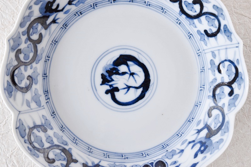 580『染付 雲龍文 皿』変わった銘 /骨董品 古美術 古玩 アンティーク
