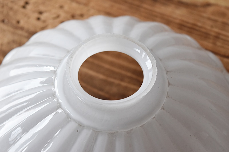 ガラスシェード 乳白電傘 しずく 電笠 和ガラス 昭和レトロ - 生活骨董