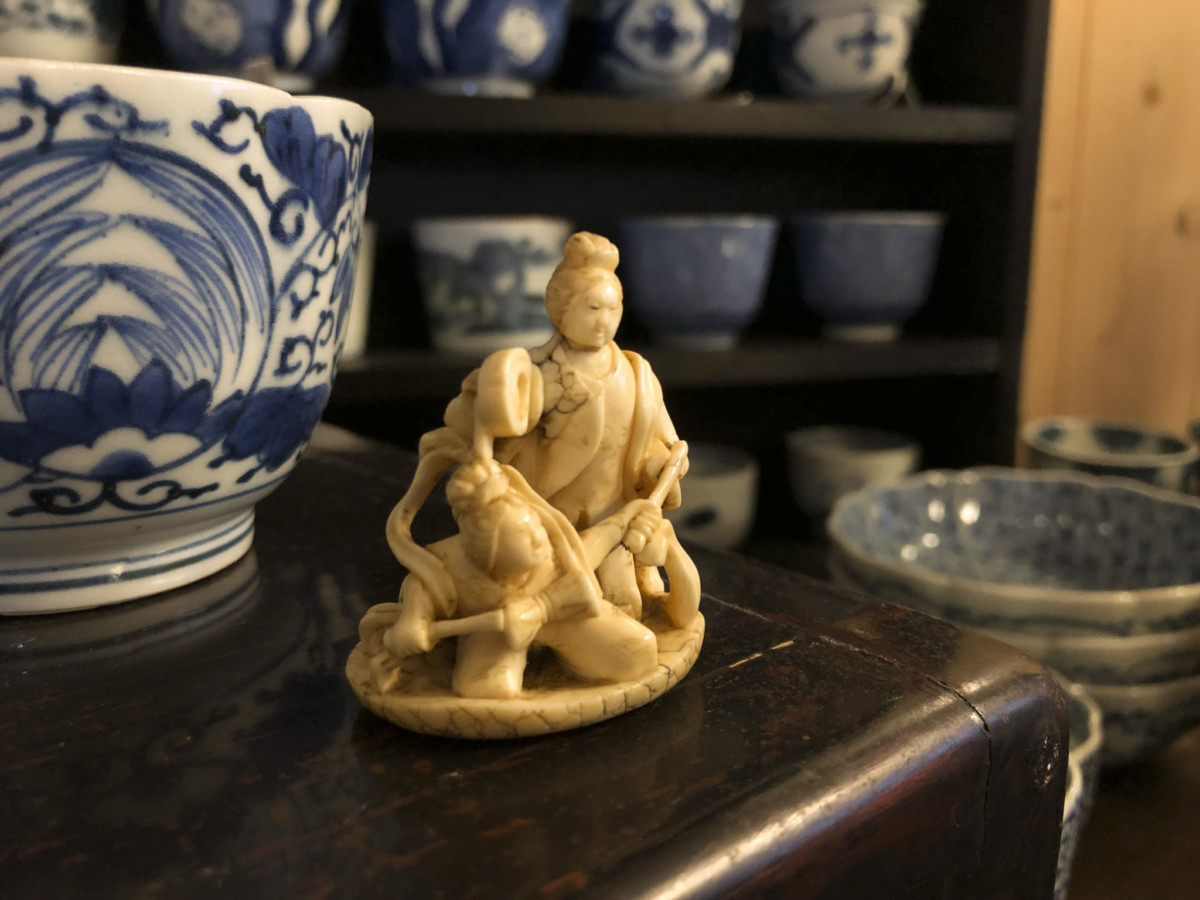 明治期 人物根付 二体揃 在銘「千広」「白之」 牙風彫刻 時代