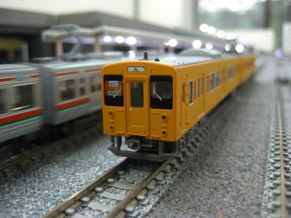 鉄コレ ”末期色”の105系 入線 | あそぶログ！