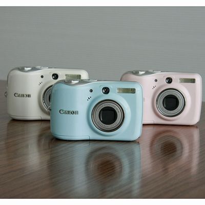ASCII.jp：外は「ふんわり」中は「質実剛健」、PowerShot E1の秘密 (1/5)