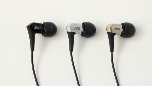 ASCII.jp：1万円以下で驚きの高音質が鳴るイヤホン『HA-FXH20』は