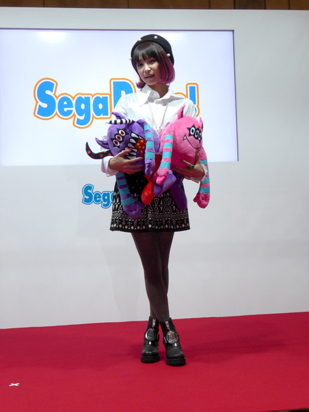 ASCII.jp：LiSAっ子大喜び！ LiSAのプライズ景品が登場！ お披露目