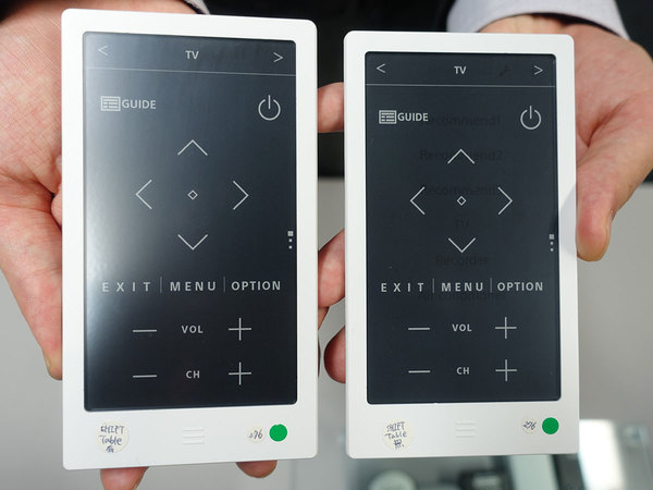 SONY huis 学習リモコン（白） クレードル（黒）つき。 SONY huis 学習