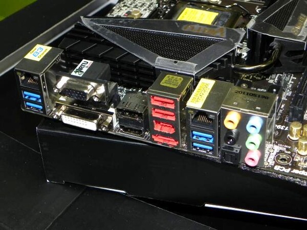 ASCII.jp：ASRockからZ68搭載マザーの最上位モデルが登場