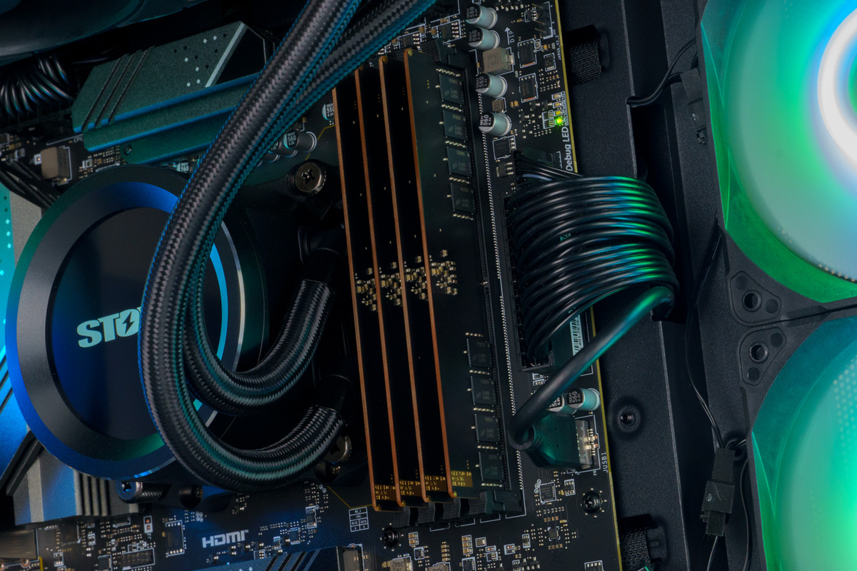 ASCII.jp：DDR5で64GB×4枚＝256GBメモリー搭載PCがついに実現！その