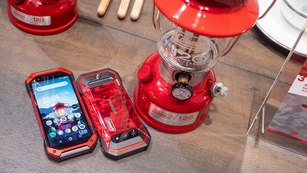 ASCII.jp：アウトドアで5Gの恩恵が受けられる「TORQUE 5G」を写真で