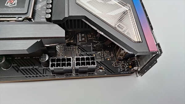 ASCII.jp：M.2 SSDが6つも搭載可能なゲーミングマザーボードASRock