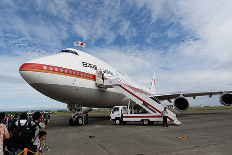 ジャンボ”の旧政府専用機「ボーイング 747-400」貴賓室、石川県立航空
